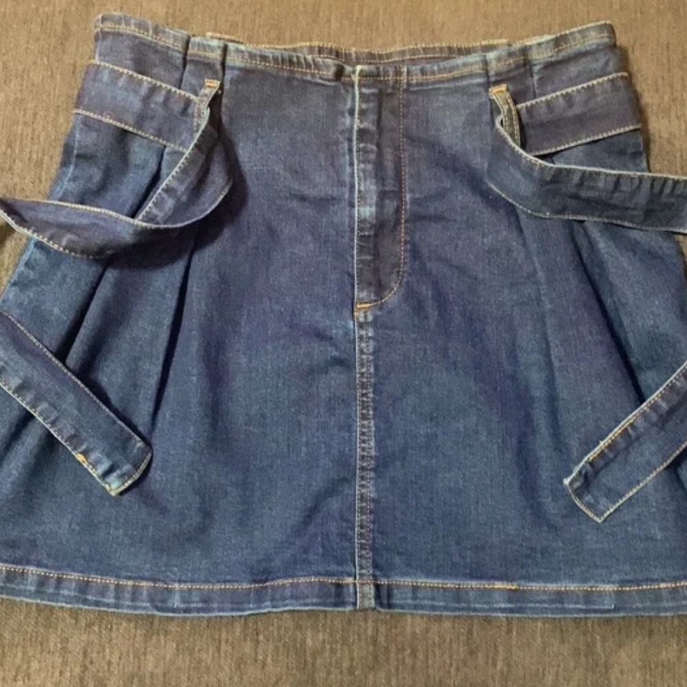 Altar'd State Dark Wash Denim Paper Bag Mini Skirt Size Medium - Picture 7 of 9